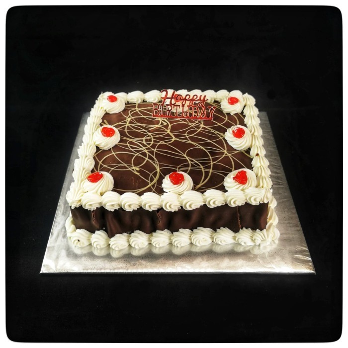 

[READY STOCK] KUE TART BLACKFOREST ULANG TAHUN 20X20 INCL PISAU&LILIN