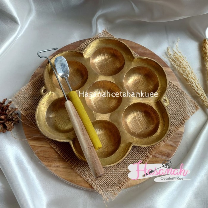 

Cetakan Kue Cubit Motif Apem Bulat 7 Lubang Bahan Kuningan