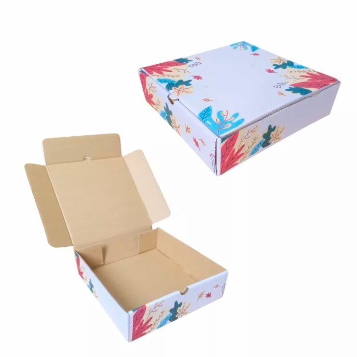 

Box Hampers Warna Tebal Tanpa Pita 24 X 24 X 7 Cm Untuk Kado Hadiah