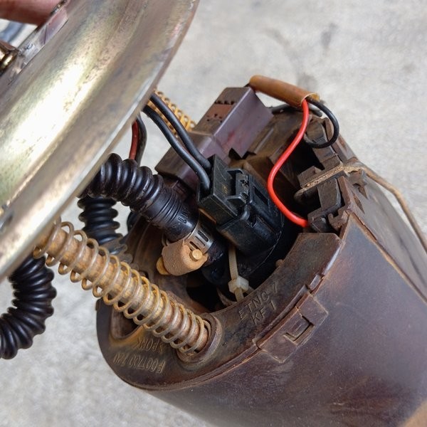 Rumah Fuelpump Fuel Pump Dan Pelampung Bensin Kia Carens 1 #Termurah