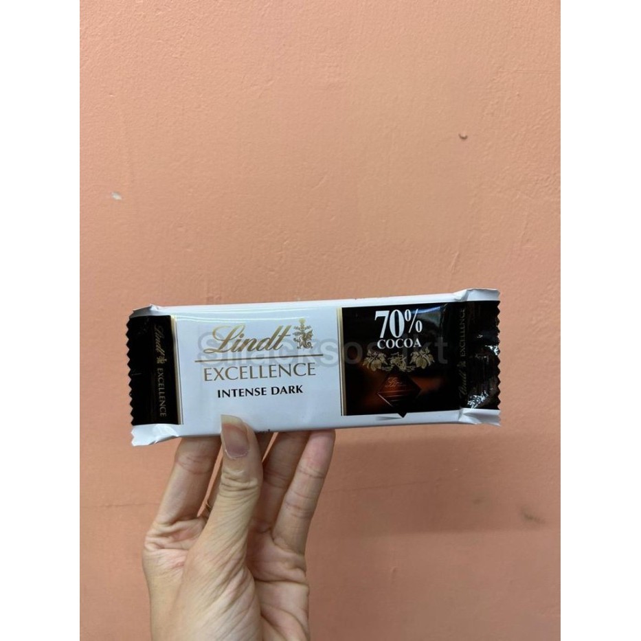 

Lindt Excellence Intense 70% Dark Cocoa / Extra Creamy Milk