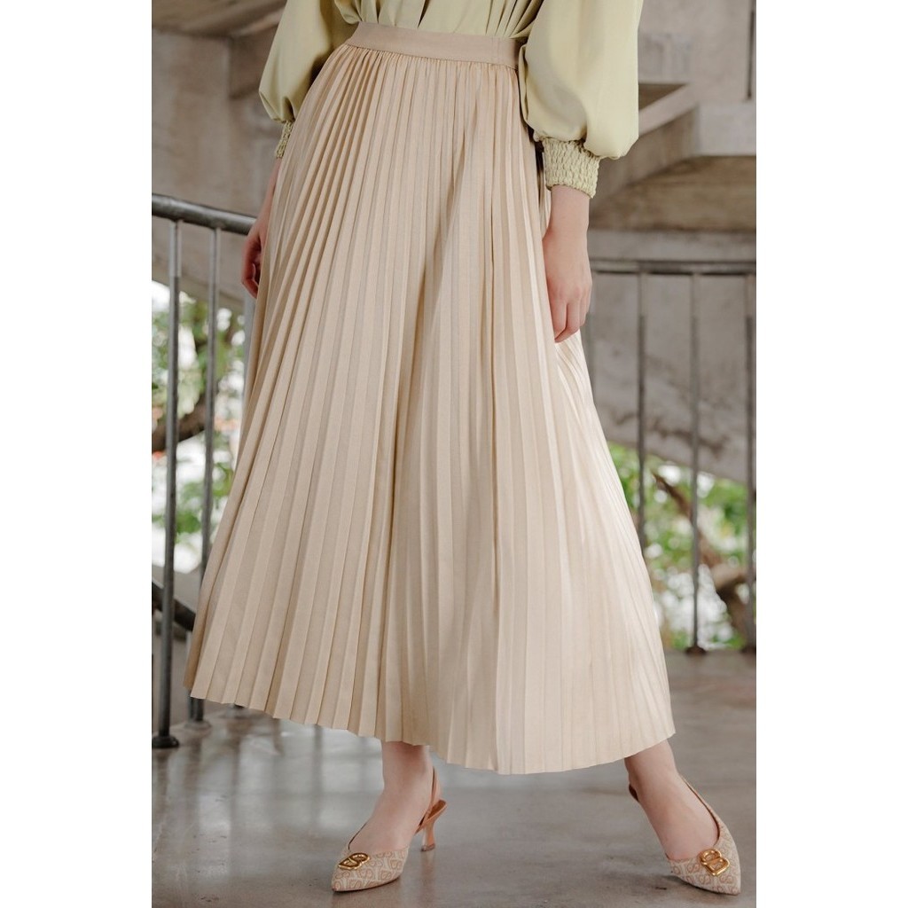 Benang Jarum - Serena Pleats Skirt - Cream Promo