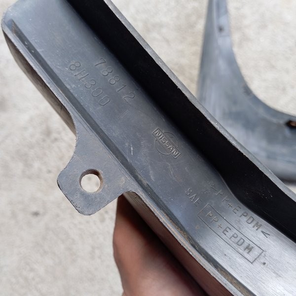 Mudguard Mud Guard Cover Penahan Lumpur Nissan Xtrail X-Trail T30 Bagian Roda Belakang Kanan Kiri