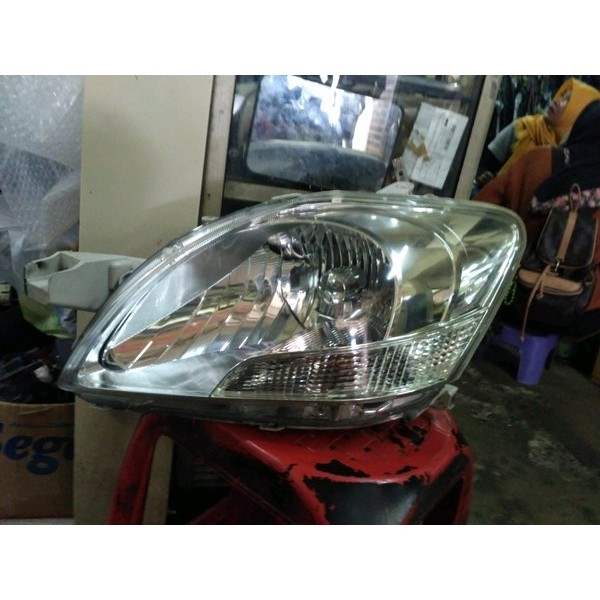 Lampu Depan Vios 2008-2012
