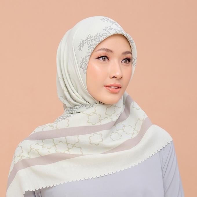 Bia X Dewi Fitri - Edna Almond Scarf Kerudung Segi Empat - Edisi Hagia