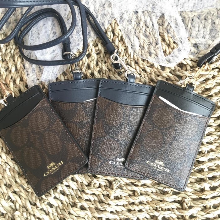 

Coach Lanyard Authentic
