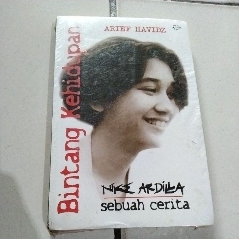 BUKU BINTANG KEHIDUPAN NIKE ARDILLA