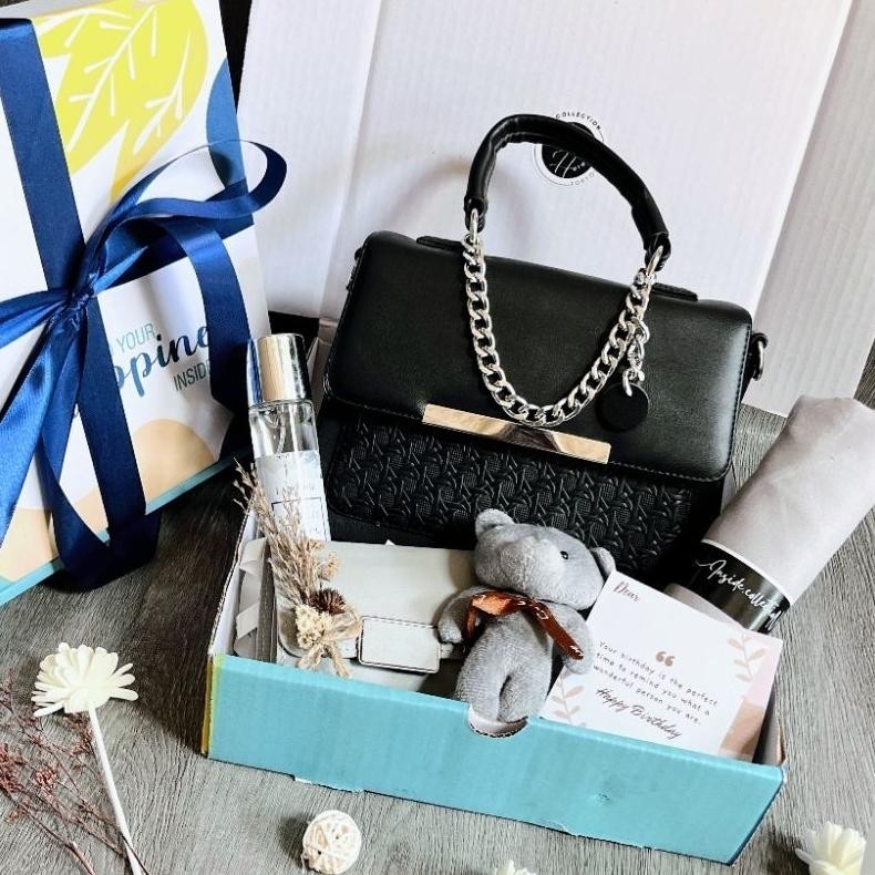 

SPECIAL HAMPERS KADO SPESIAL VALENTINE ULANG TAHUN MA28