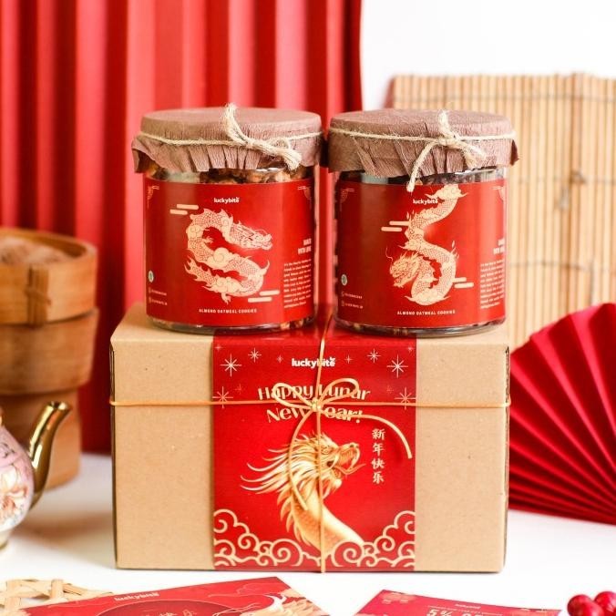 

Hampers Imlek (SET A) - Cookies 2 Jar + FREE Greeting Card + Pita