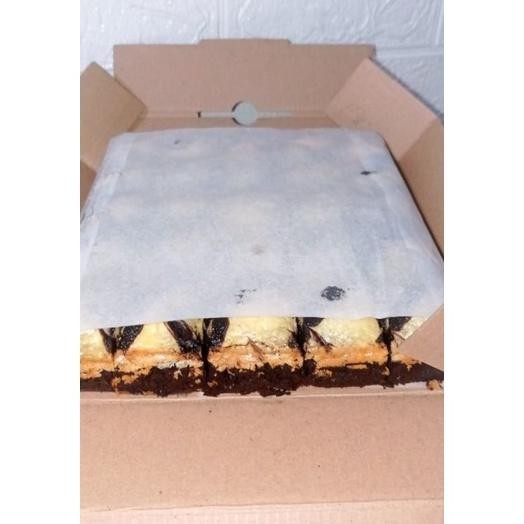 

Promo Thr Fudgy Cheese Brownies / Brownies Cream Cheese Uk.20X20Cm Asli