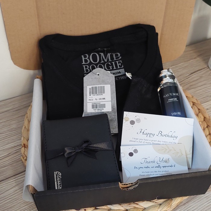 

Hampers Baju Cowok Black Series
