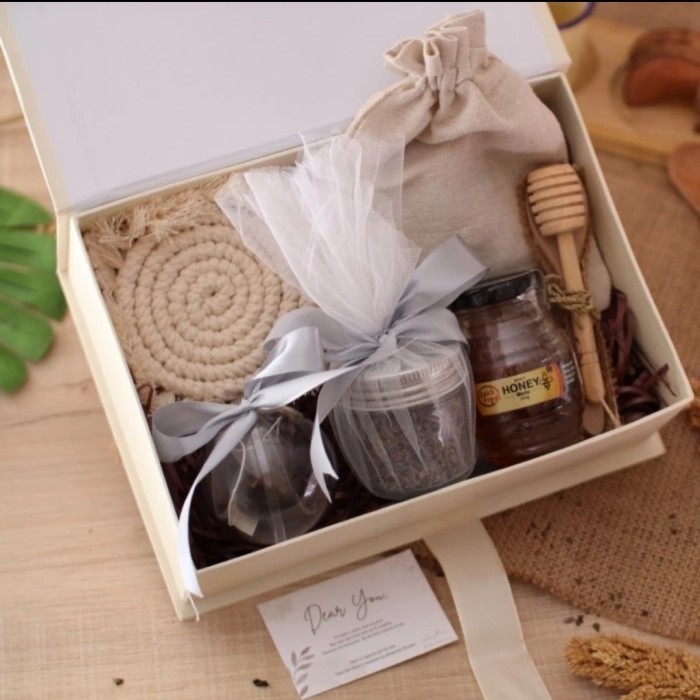 

Tea Hampers Souvenir Natal Christmas Tahun Baru - Claire Hampers