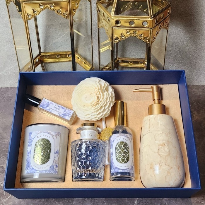 

Premium Toile De Jouy Hamper Gift Box