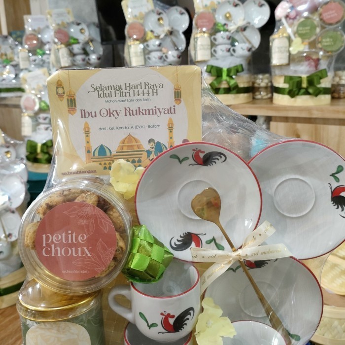 

Hampers Lebaran Parcel Tea Coffee Set Cookies Premium 1 Se.Buahtangan Diskon!!R0124F