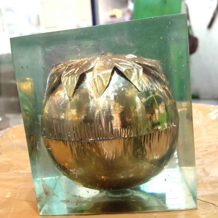 

Apel Jumbo Super Besar Pres Kuningan Warna Lapis Mas