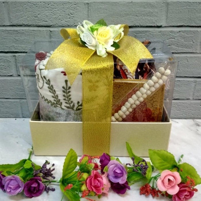 

Kado Hadiah Wanita Muslimah /Hampers Lebaran/Souvenir Mukena Bordir