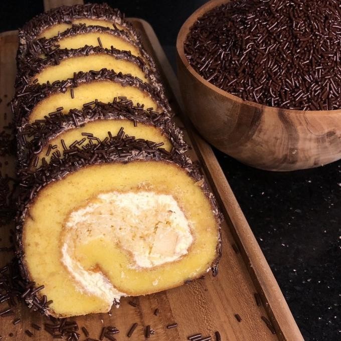 

Bolu Gulung Medan Rasa Keju Topping Mesis ( Panjang ) When Cake TRM
