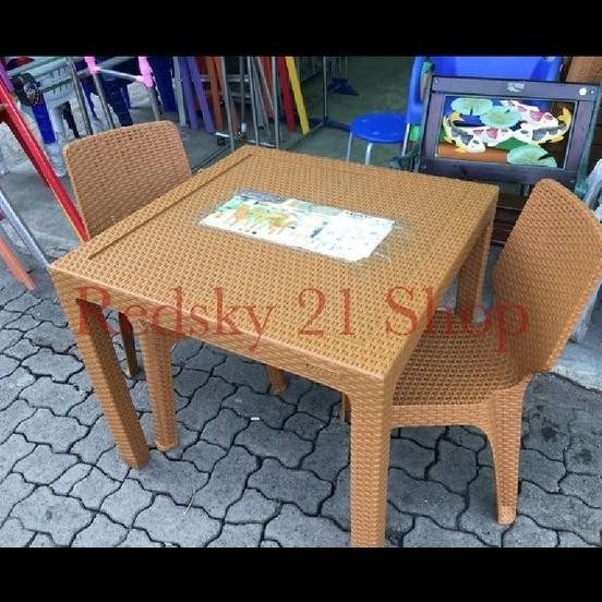 Meja Makan Plastik Rotan Napolly Geraldistore