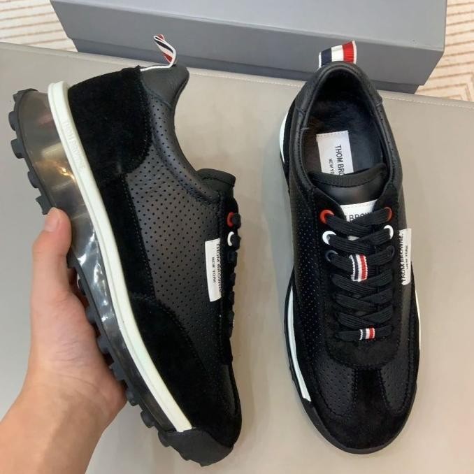 Sepatu Pria Branded Mirror / Sepatu Import Pria Sneakers Mirror Benycrumbs