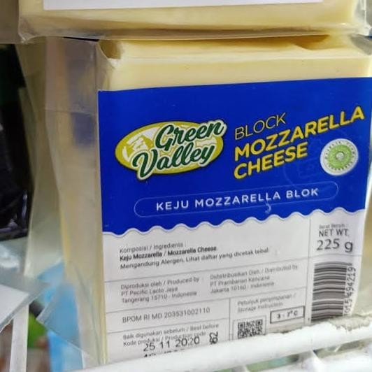 

green valley mozarella cheese block 225gr/keju blok mozarela LL