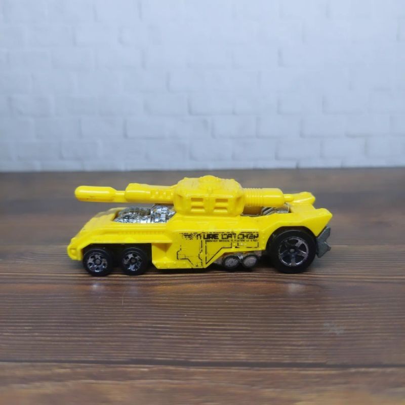 Preloved hot wheels invader mainan mobilan tank