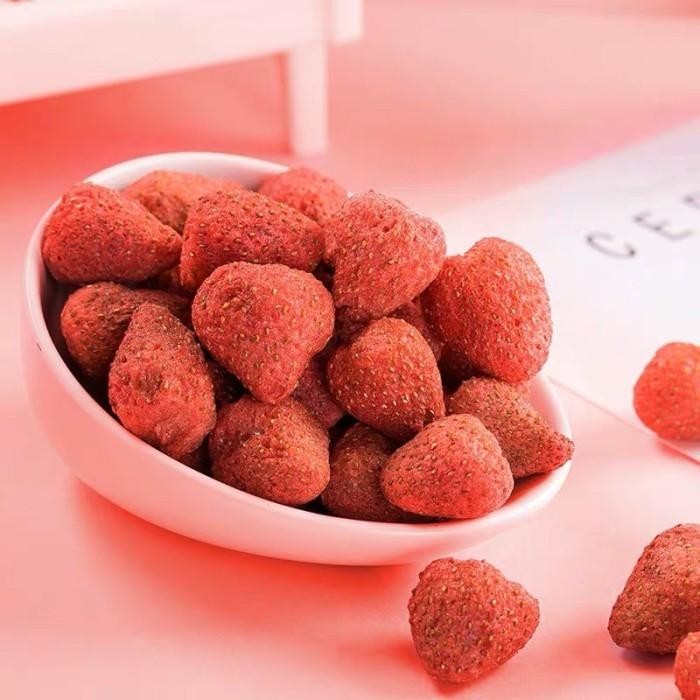 

Snack Strawberry Cemilan Keripik Buah Freeze Dried Strawberry Manis Best Seller