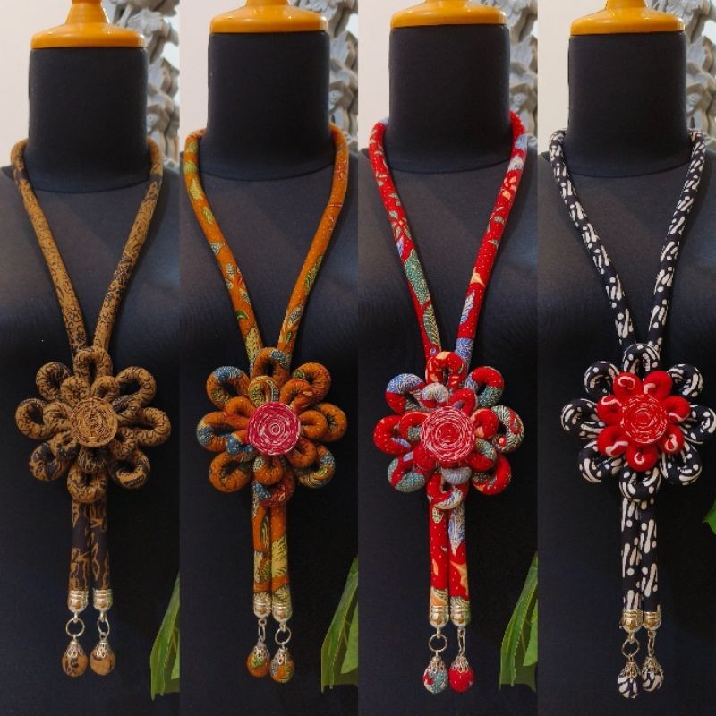 Kalung Batik Etnik Sumbu Bunga Mini - Tampilkan Keunikanmu dengan Aksesori Terbaru