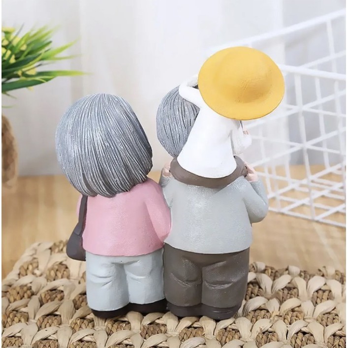 Min Patung Pajangan Kakek Nenek Cucu Kado Anniversary Dekorasi Kue Wedding