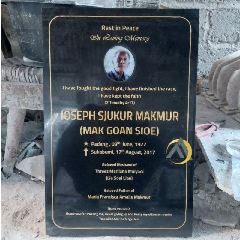 Nisan lembaran prasasti papan nama ukir dan foto makam batu granit hitam 60x40