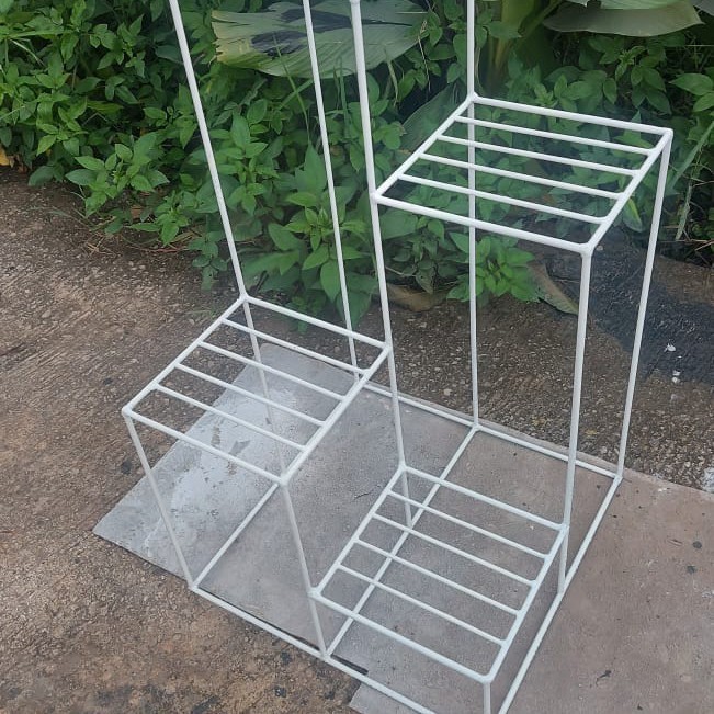 Rak Pot Bunga Besi Bersusun Minimalis