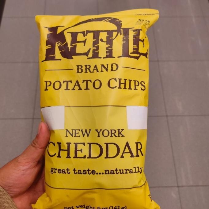 

TERBARU KETTLE POTATO CHIPS NEW YORK CHEDDAR 142GR !!!!!