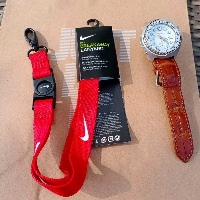 

Lanyard Nike Breakaway Corak