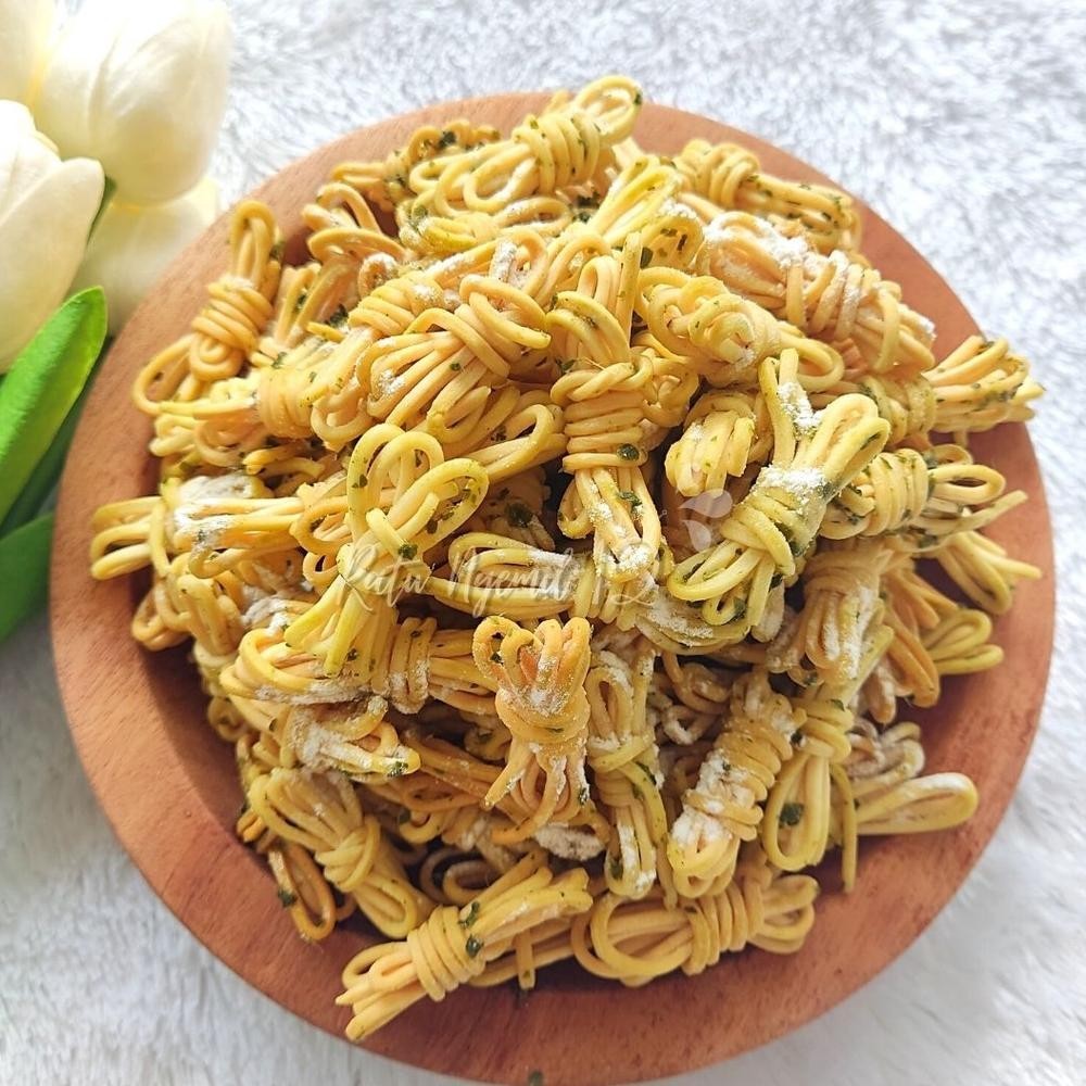 

500Gram Mie Gulung Cetar Daun Jeruk