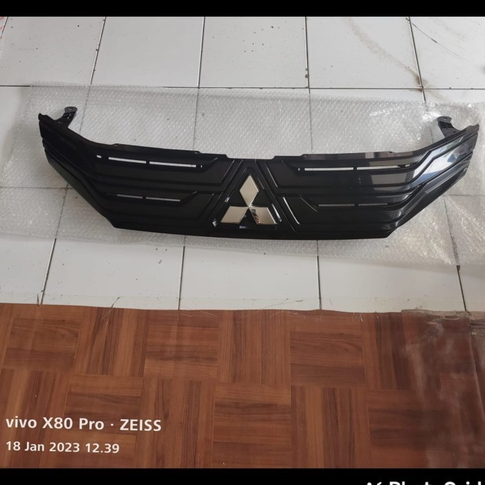 GRILL MITSUBISHI XPANDER HITAM ORIGINAL