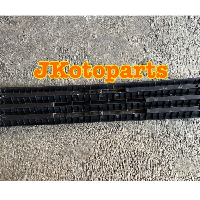 Grill Depan Fuso Fighter Ps220