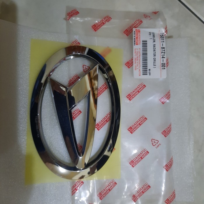 Emblem / Logo Grill - Bagasi Daihatsu Gran Max Luxio Original