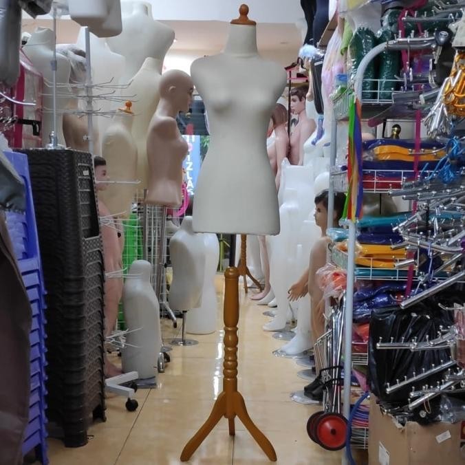 PATUNG MANEKIN DM WANITA KREM + KAKI KAYU (1SET)