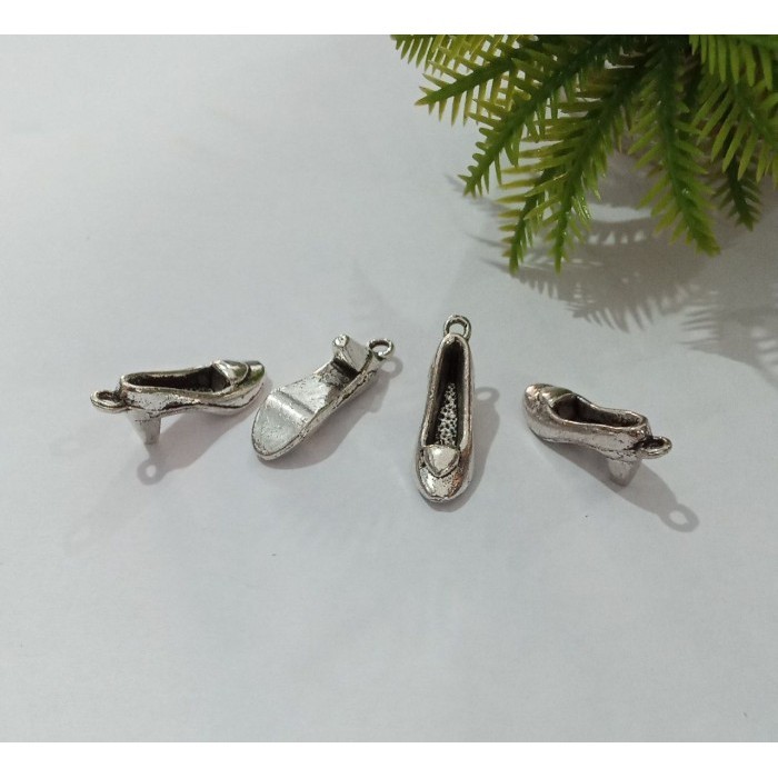 

cusss order] 1 PCS METAL LIONTIN SEPATU SILVER 20X10X5MM