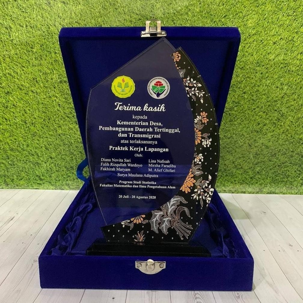 CR - DESAIN CUSTOM PLAKAT AKRIKIK CINDERAMATA PKL TROPHY ACARA SEMINAR MURAH (INCLUDE BOX) TERLARIS