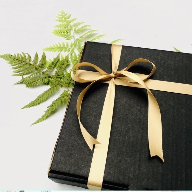 

BOX UKURAN 24X24X7/ KOTAK KADO/ BOX HAMPERS/ GIFT BOX ORIGINAL PRODUK