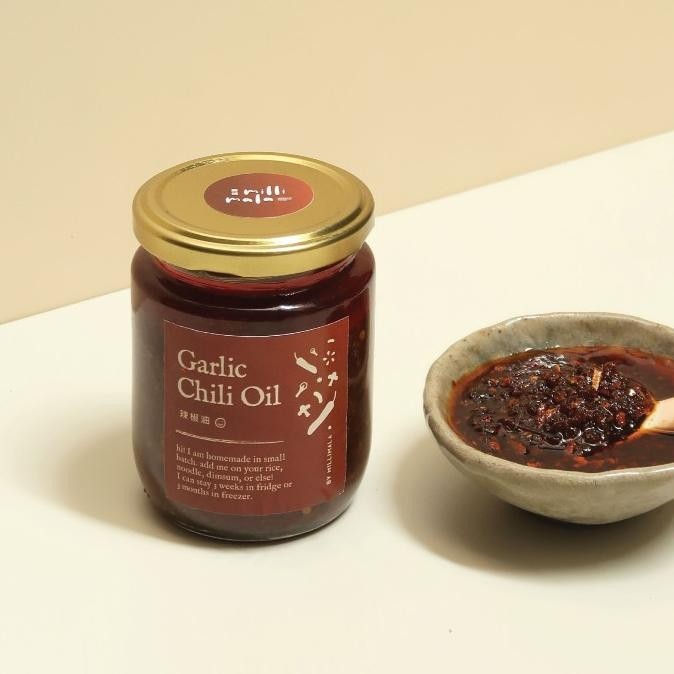 

TERBARU GARLIC CHILI OIL - SPICY CHILLI OIL BY MILLIMALA !!!!!