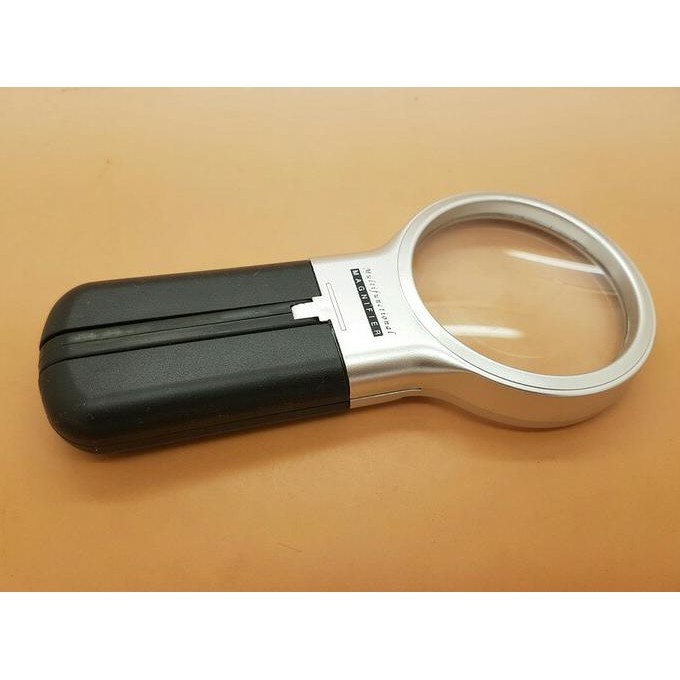 

KACA PEMBESAR 2 LED /LUP MULTIFUNCTIONAL MAGNIFIER 3in1 H85ID