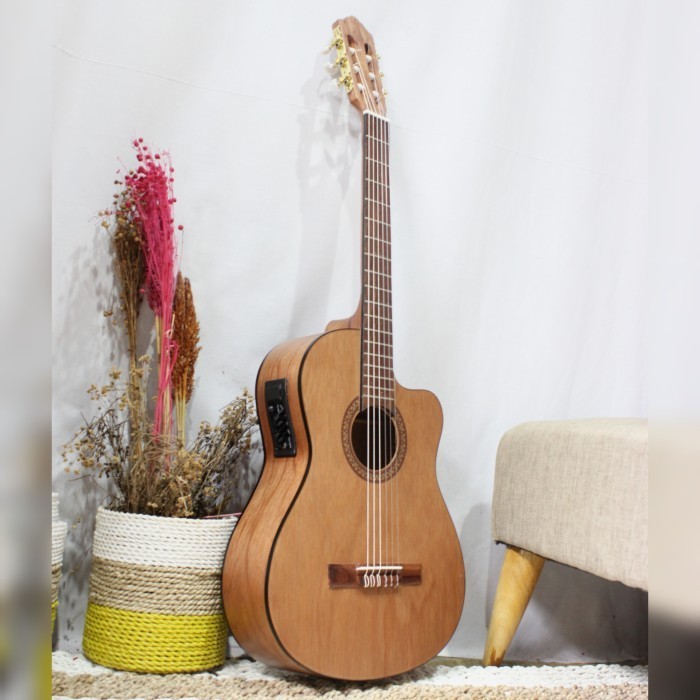 Ami Gitar Klasik Elektrik Cuteway Model Cowboy Cgc 100 Ns Rangka Pinus