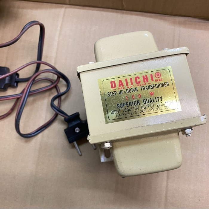 {{{{}}] Step down 220v-110v / step up 110v-220v daiichi 200watt
