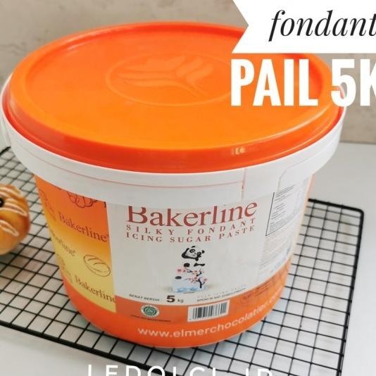 

Bakerline Silky Fondant Ember 5 Kg (1 Pail = 5 Kg)