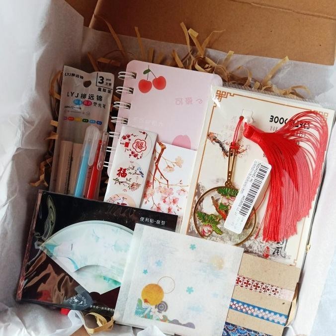 

Hampers Imlek Stationery Chinese Style Chinese New Year Gift Kado CNY