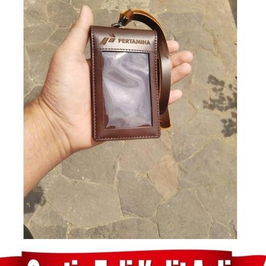 

Name Tag Id Card Holder Kulit Double Magnet Logo Pertana Coktu