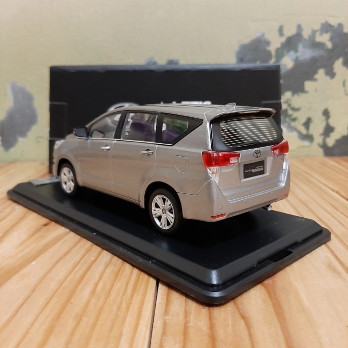 Ane Diecast Miniatur Mobil Toyota All New Kijang Innova Reborn Silver 1:32
