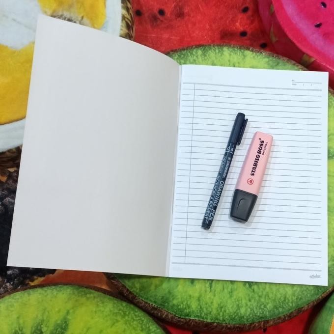 

Buku Tulis Boxy Estudee B5 Tartan Merah Isi 10