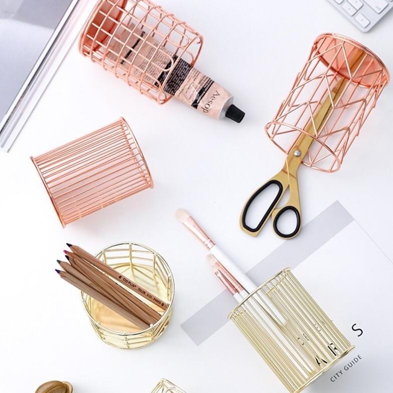 

H-4 Petitemaison Metal Storage Brush Or Pen Holder / Tempat Kuas / Pulpen / Pensil Big Sale